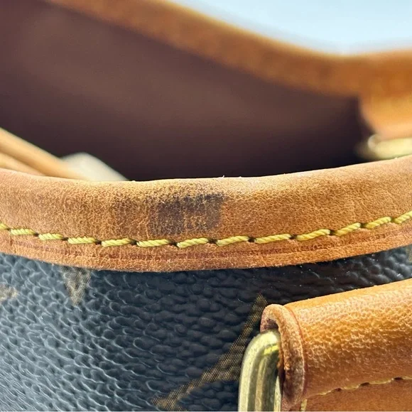 Louis Vuitton Brown Monogram Shoulder Bag - Picture 13 of 16